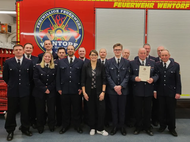 110 Jahre in der Feuerwehr, Gerätewart und Gruppenführer (wieder)gewählt und 173 erfolgreich absolvierte Einsätze in 2024 - das ist ein Teil der positiven Jahresbilanz unserer Feuerwehr. Nicht so schön ist, dass sich der Neubau des Feuerwehrhauses vermutlich verzögert und wir keinen neuen stellvertretendem Wehrführer finden. Lest hier mehr über unsere Jahreshauptversammlung: https://www.feuerwehr-wentorf.de/freude-und-sorge-zur-jahreshauptversammlung/

#feuerwehr #feuerwehrwentorf #wentorf #wentorfbeihamburg #Jahreshauptversammlung #ehrenamt #wirsindfuereuchda