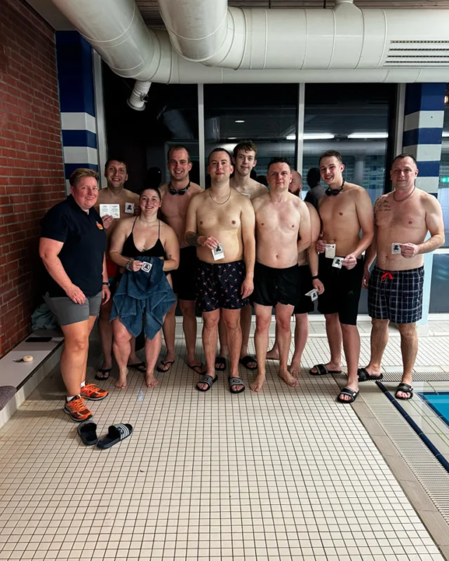 Fit für den Einsatz! 
Bei uns zählt nicht nur Feuerwehrtechnik – auch körperliche Fitness ist ein wichtiger Teil unserer Ausbildung! 
Im Rahmen unseres Schwimmtrainings haben 9 Kameradinnen und Kameraden das Totenkopf-Abzeichen erworben. Dafür mussten sie eine bis anderthalb Stunden ununterbrochen schwimmen – eine echte Herausforderung, die sie mit Bravour gemeistert haben! 🏊‍♂️🏊‍♀️

Herzlichen Glückwunsch zu dieser starken Leistung!
#wirsindfüreuchda #feuerwehrwentorf #freiwilligefeuerwehr #feuerwehr #wentorfbeihamburg #retterherz 
#Feuerwehr #Teamgeist #Fitness #Schwimmen #TotenkopfAbzeichen #StarkeLeistung